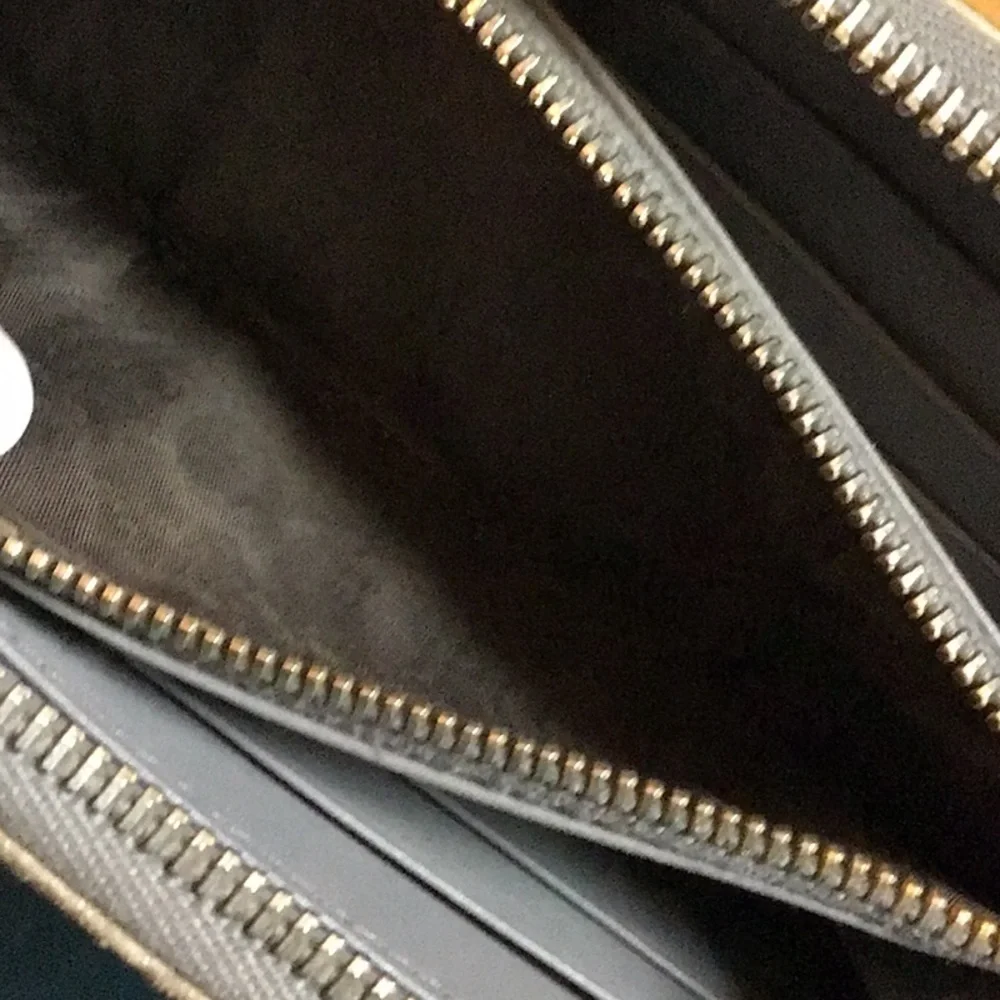 Miu Miu authentic zip around wallet - Picture 6 of 14